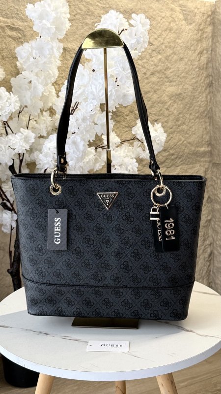 شنطة جيس / guess حجم كبير ماستر كواليتي بدون علبة