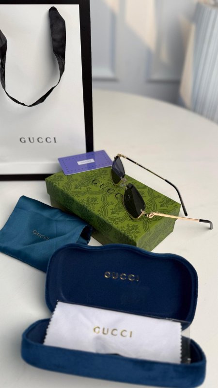 نظارة جوتشي / gucci شامل العلبة وكيس الشركة