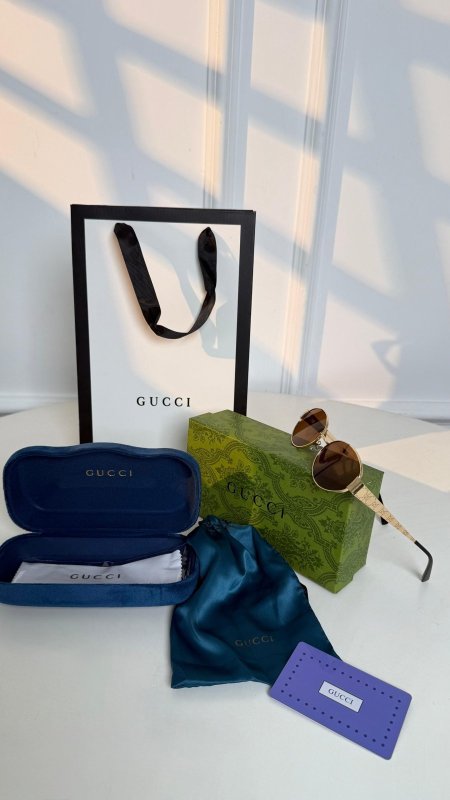 نظارة جوتشي / gucci شامل العلبة والكيس