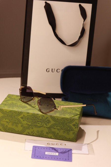 نظارة جوتشي / gucci شامل علبة وكيس الشركة