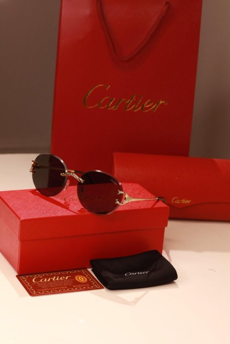 نظارة كارتيير / cartier شامل العلبة والكيس