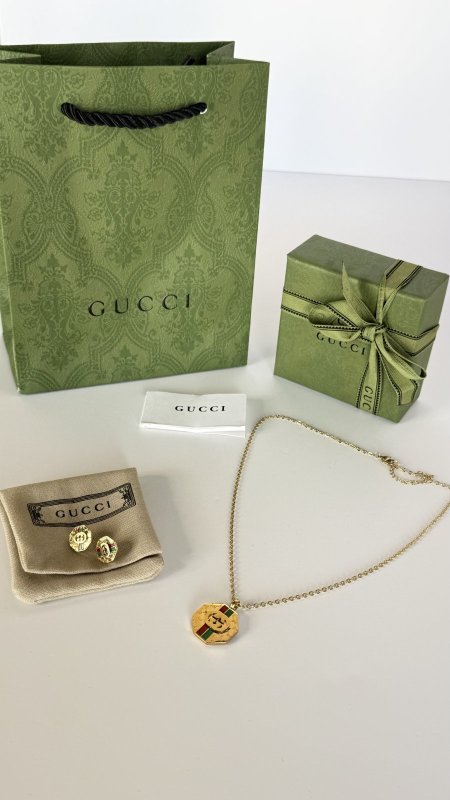 طقم اكسسوار چوتشي / gucci سنسال وحلق شامل علبة وكيس الشركة