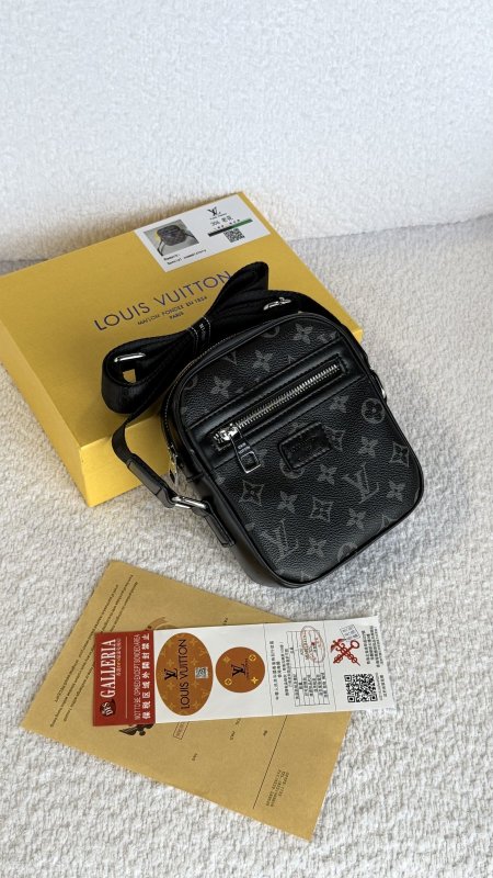 باوتش لوي ڤيتون / louis vuitton ماستر كواليتي شامل علبة
