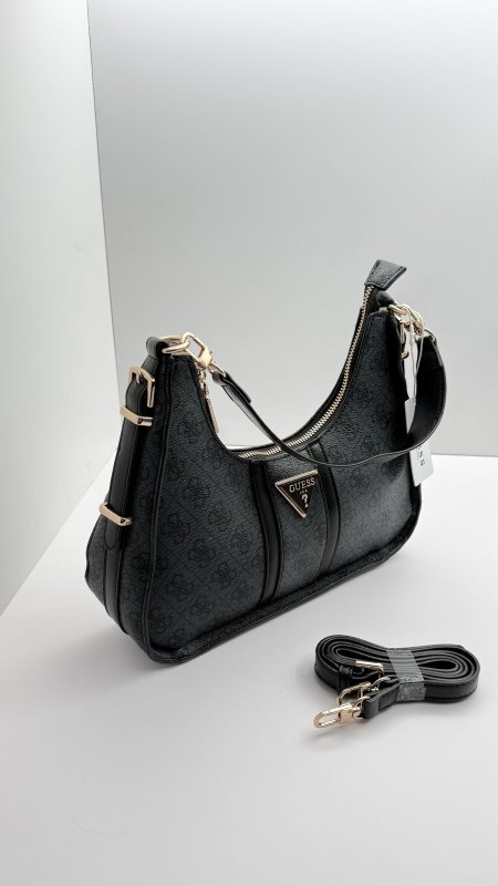 سكني مع اسود