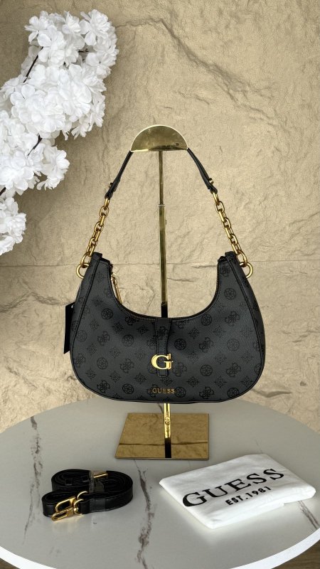 سكني مع اسود