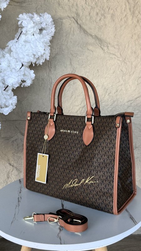 شنطة مايكل كورس / MICHAEL KORS حجم كبير ماستر كواليتي بدون علبة