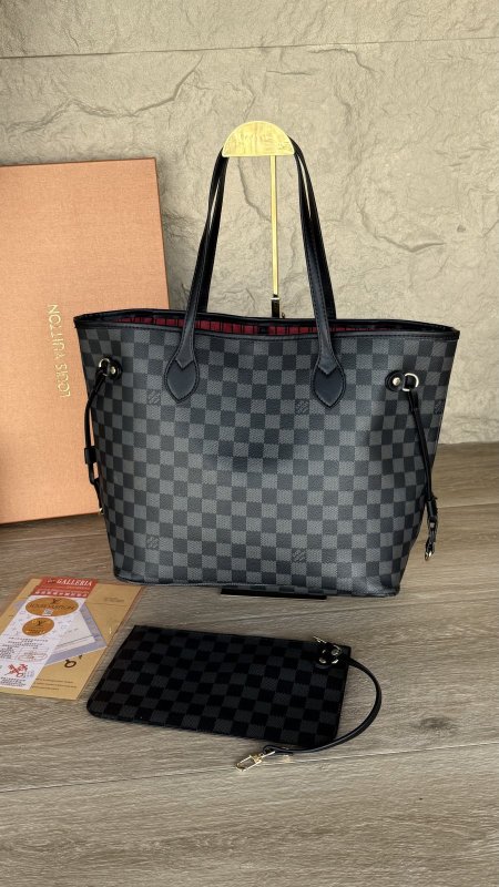 اسود مع سكني شطرنج