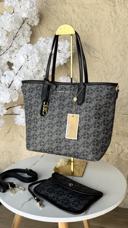 اسود مع سكني