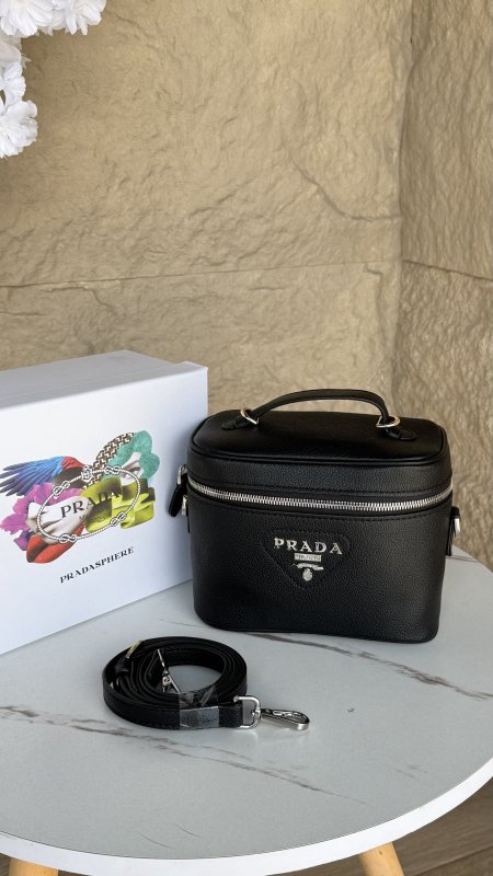 شنطة برادا ميك اب / prada ماستر كواليتي شامل علبة
