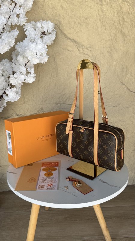 شنطة لوي فيتون / louis vuitton hang on ماستر كواليتي شامل علبة