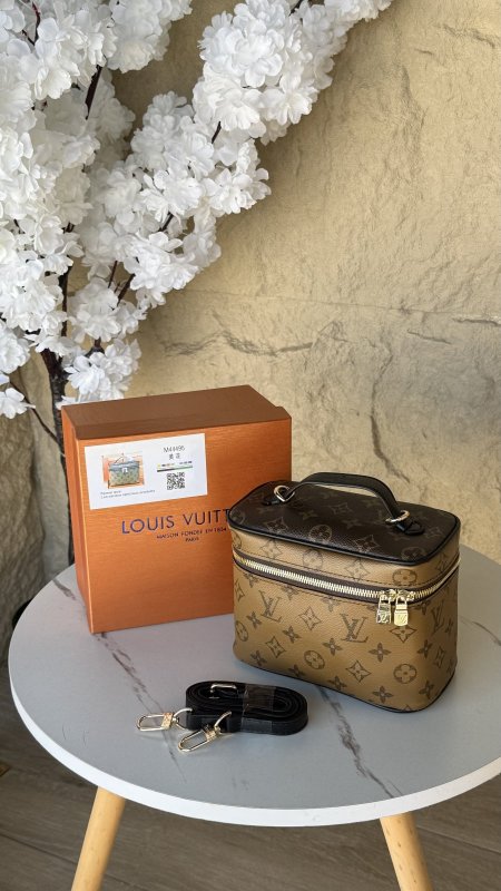 شنطة لوي ڤيتون / louis vuitton make up  44495 ماستر كواليتي شامل علبة