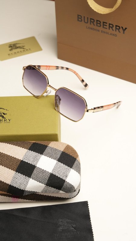 اسود على بنفسجي