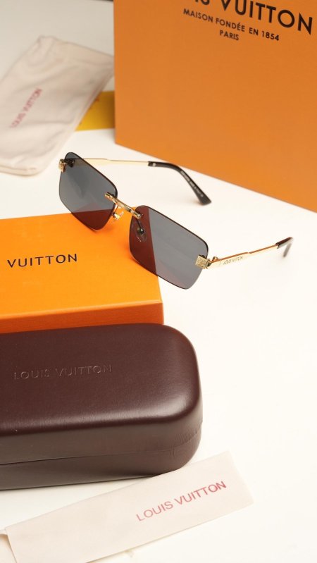 نظارة لوي فيتون / LOUIS VUITTON شامل علبة الشركة