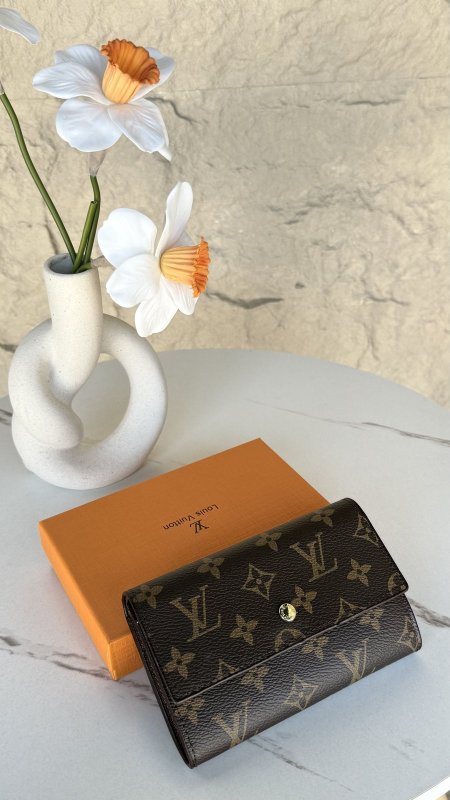 جزدان لوي ڤيتون / Louis vuitton 60123 حجم متوسط شامل علبة