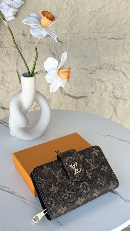 جزدان لوي ڤيتون /61306  Louis vuitton  حجم متوسط شامل علبة