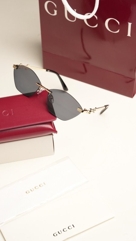 نطارة جوتشي / Gucci شامل علبة وكيس الشركة