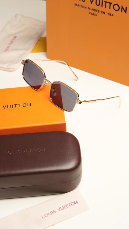 نظارة لوي فيتون / LOUIS VUITTON شامل علبة وكيس الشركة