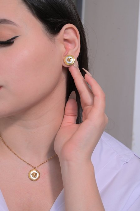 طقم حلق مع سنسال فيرزاتشي مينا ابيض