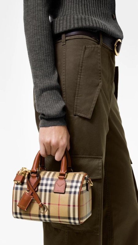 شنطة بيربري /  Burberry Mini Check Bowling Bag ماستر كواليتي شامل علبة