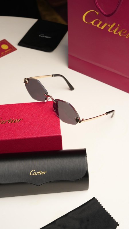 نظارة كارتيير / Cartier شامل العلبة وكيس الشركة
