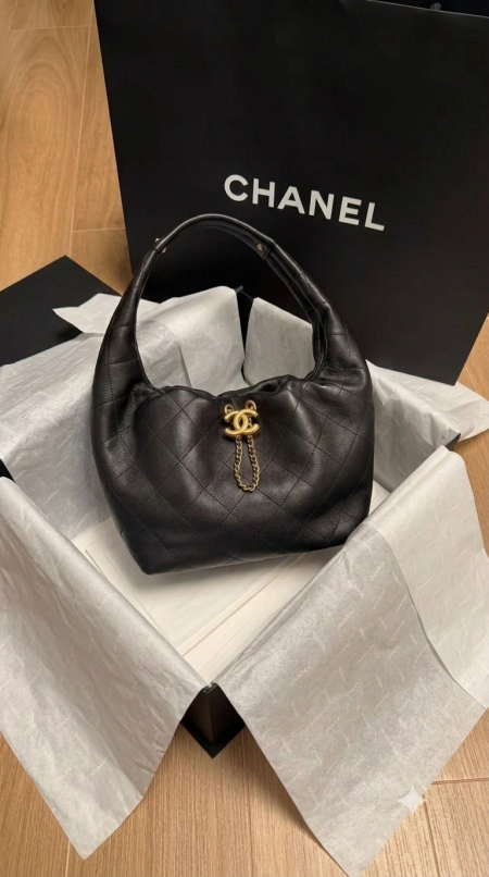 شنطة شانيل / CHANEL Maxi Hobo Black ماستر كواليتي شامل علبة