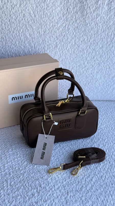 شنطة ميو ميو / miu miu 2312 حجم ميني ماستر كواليتي شامل علبة