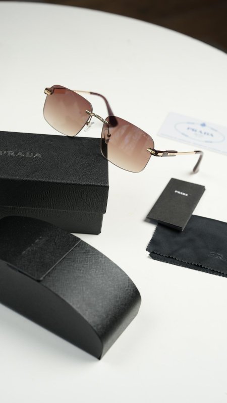 نظارة برادا / PRADA شامل العلبة وكيس الشركة