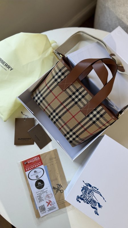 شنطة بيربري /  Burberry Kids Check Tote Bag ماستر كواليتي شامل علبة
