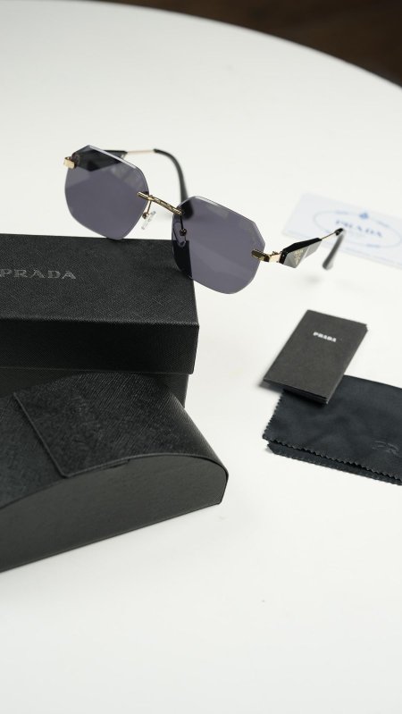نظارة برادا - PRADA شامل العلبة وكيس الشركة