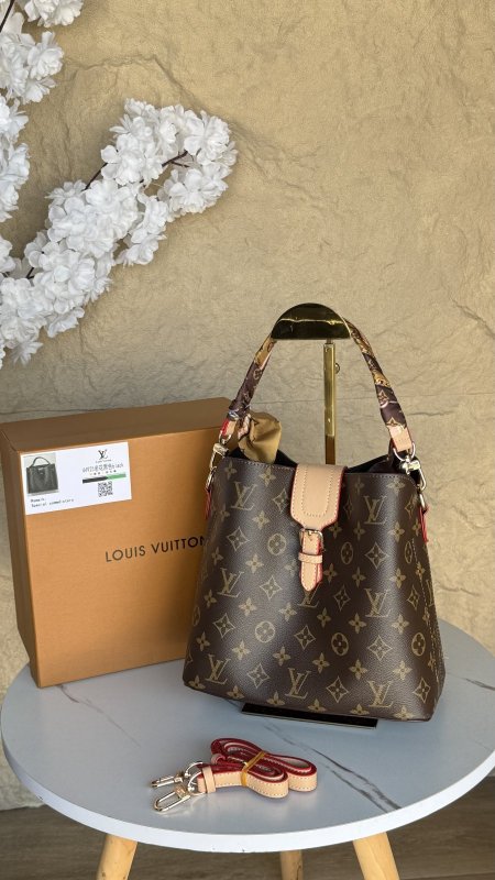 شنطة لوي ڤيتون / LOUIS VUITTON LARG BUCKET 44925 ماستر كواليتي شامل علبة