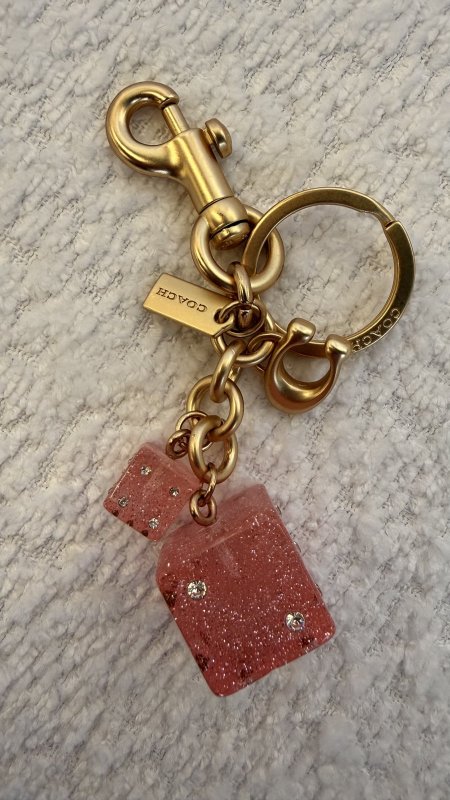 ميدالية كوتش / حجر نرد لون زهر جودة عالية مختوم كوتش