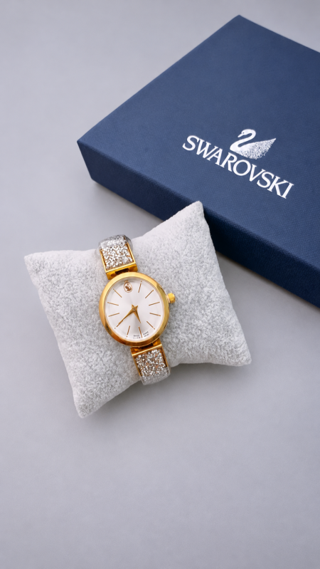 ساعة سواروقسكي / SWAROVSKI شامل العلبة وكيس الشركة