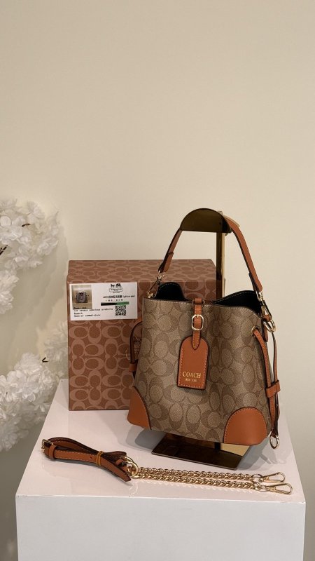 شنطة كوتش / coach bucket 44924ماستو كواليتي شامل علبة