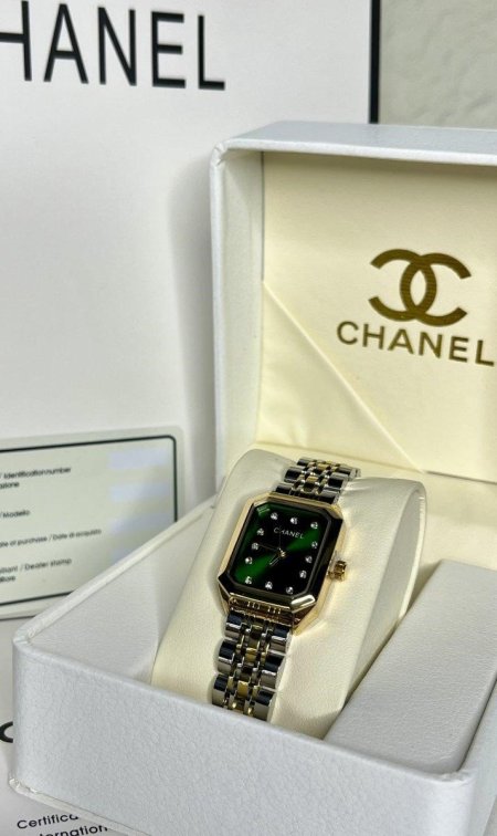 ساعة شانيل شامل علبة وكيس وكرت كفالة