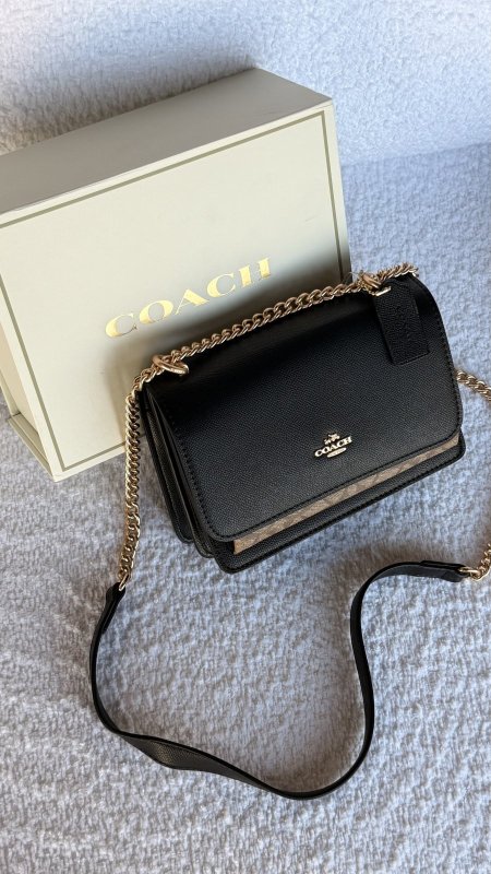 اسود مع بيج